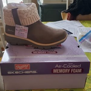Women's Size 9.5 Boots (taupe)